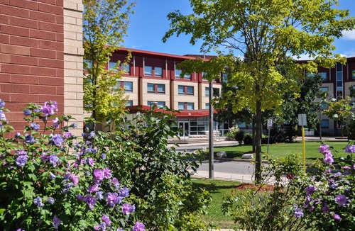 Oakville Apartment | Residence & Conference Centre - Oakville
