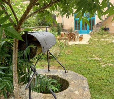 Entrains-sur-Nohain House | Residence de la demi-lune