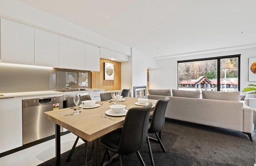 Arthur's Point Apartment | Residence Du Parc Apartment - Arthurs Point