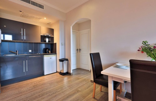 Juan-les-Pins House | Residence Emeraude