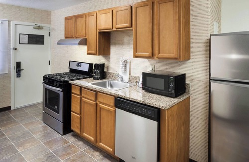 Country Club Plaza Area Hotel | Residence Inn by Marriott Kansas City Country Club Plaza