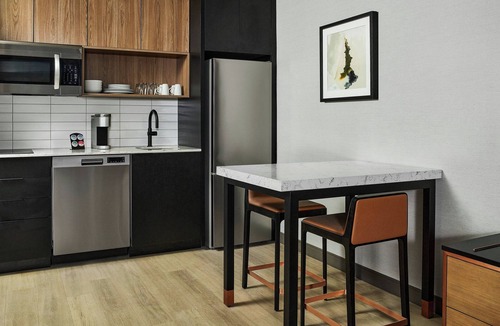 Southmoor Park Hotel | Residence Inn by Marriott Denver Belleview Station Denver/Apiary Hotel