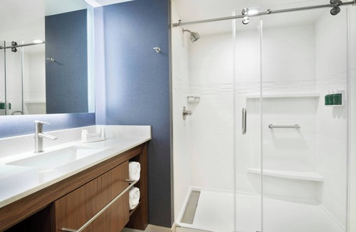 Charleston Hotel | Residence Inn by Marriott Charleston Patriots Point