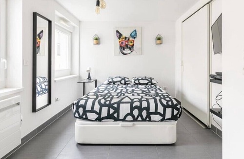Poincare Apartment | Residence le Premium, Hyper Centre, Studio Tout Équipé