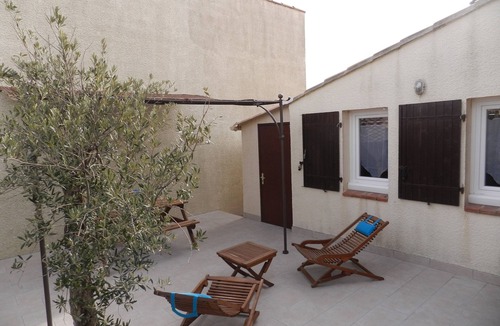 Gruissan House | Residence les Cabestans, quiet pavilion, private parking, gardenet☀