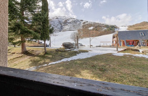 Genos Apartment | Residence Les Gourgs Blancs - 80m from the slopes