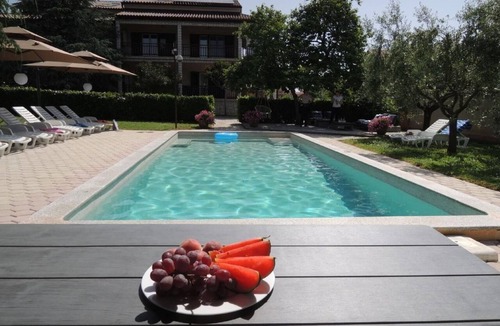 Vrvari House | Residence Lorena with saltwater pool and garden