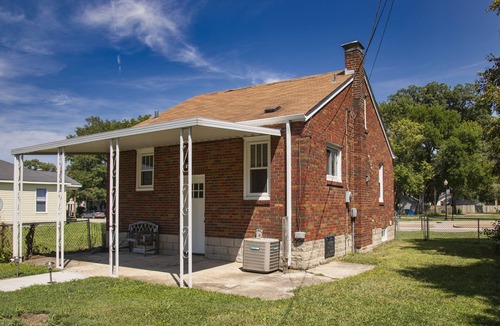 St. Charles House | Residence on the Roundabout