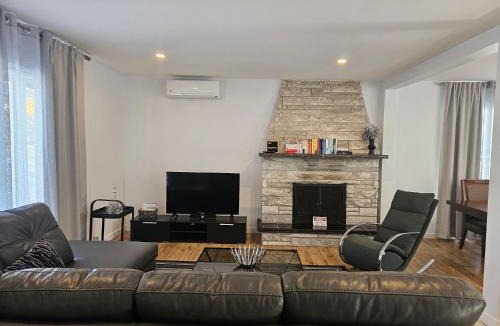 Ste Petronille Villa | Residence Orleans (inground pool)