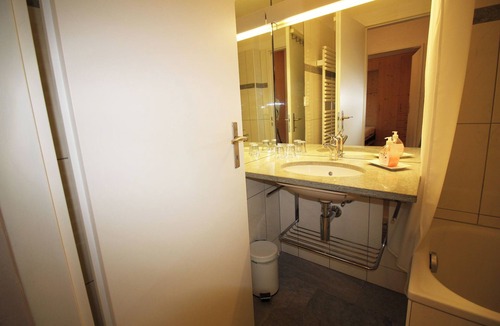 Sils-Maria Apartment | Residenza Lagrev - 2 room flat no. 014 - type 21A - raised ground floor - south