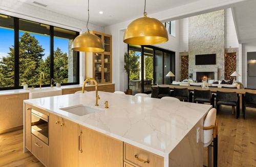 Bozeman House | Resolute Ridge: Peak Lodge