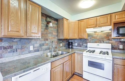 Warrens Cottage | Resort Cabin w/Lake Access in Central Warrens!