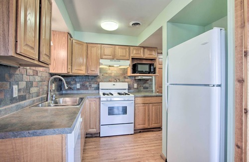 Warrens Cottage | Resort Cabin w/Lake Access in Central Warrens!