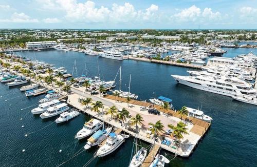 Key West Boat Rental | Resort chic on the water!