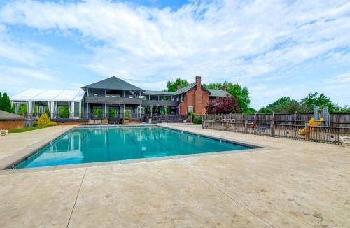North Shore House | Resort Condo on Smith Mtn Lake: Linens Included!