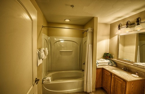 Florida Central Atlantic Coast Resort | Resort Condo With 1 Bedroom 2 Bathroom With Full Kitchen Sleep 6 Full Waterfront