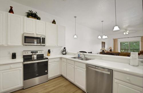 Bahama Bay House | Resort Condo with Balcony & Pool Access