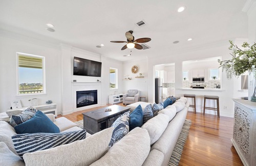 Red Fish Cove House | Resort experience on the West End with stunning sunsets over the Bay
