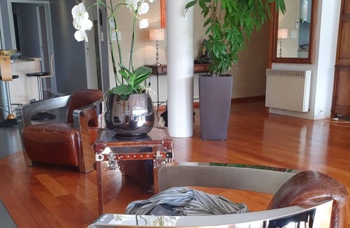 Merignac Villa | Resort