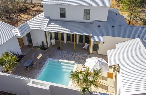 Arp House | Resort Home w Pool, Cabana Suite & Study | Near DFW | Sleeps 10