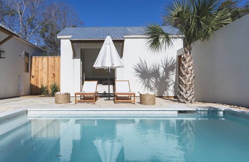 Arp House | Resort Home w Pool, Cabana Suite & Study | Near DFW | Sleeps 10