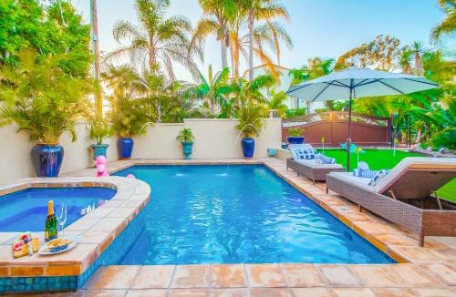 Middletown House | Resort Living: Hoops Outdoor Bar Views PoolSpa