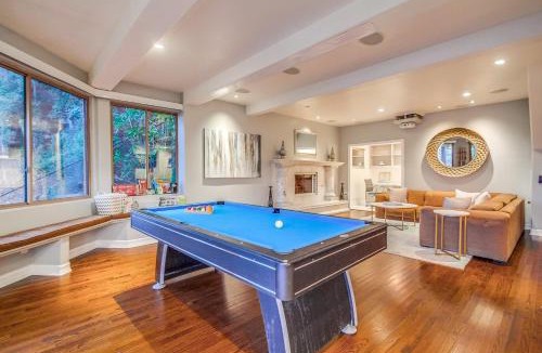 Middletown House | Resort Living: Hoops Outdoor Bar Views PoolSpa