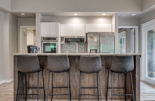 Edmond House | Resort living in Edmond with pool & tennis court!