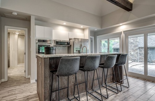Edmond House | Resort living in Edmond with pool & tennis court!