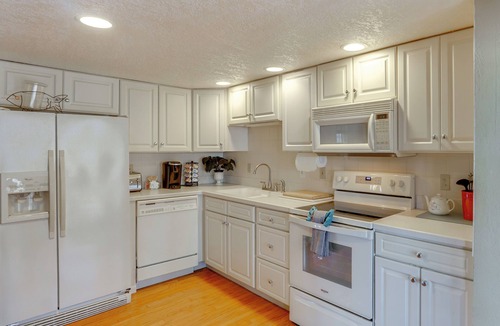 Osage Beach Cabin | Resort Living on Lake of the Ozarks! Family Cabin
