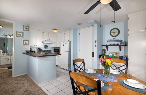 Townsite Condo | Resort Living Steps from White Sandy Beaches! Gym/Pools/Pier