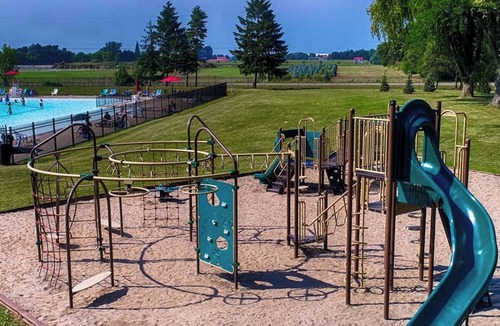 Queenston Cottage | Resort near wineries, river, trails! Large Pool!