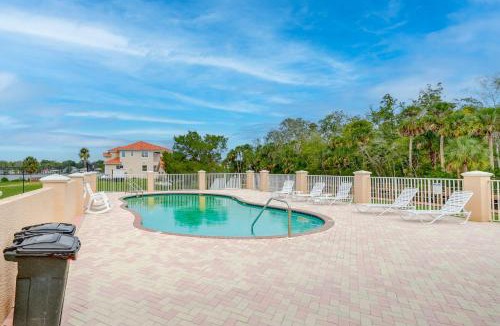 Homosassa House | Resort Perks: Family Gem w/Homosassa River Access