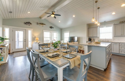 Rockport House | Resort Perks: Waterfront Rockport Home!