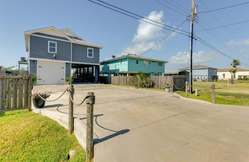 Rockport House | Resort Perks: Waterfront Rockport Home!