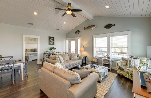 Rockport House | Resort Perks: Waterfront Rockport Home!