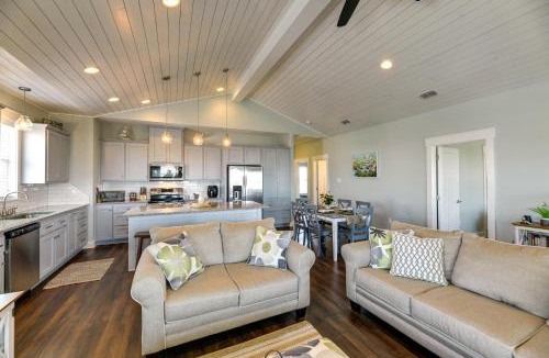 Rockport House | Resort Perks: Waterfront Rockport Home!