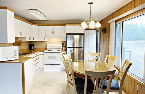 Falcon Lake Cabin | Resort Retreat at "All Decked Out"
