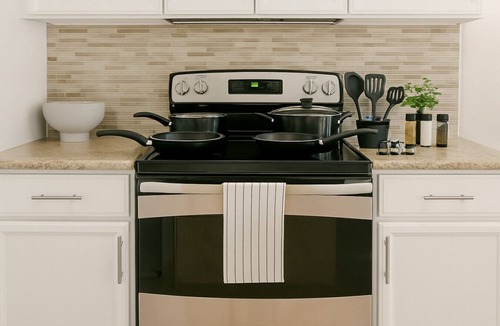 North Houston Apartment | Resort Style 2BR Stay w/BBQ, Gym & Sparkling Pool