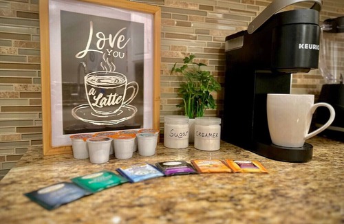 North Houston Apartment | Resort Style 2BR Stay w/BBQ, Gym & Sparkling Pool