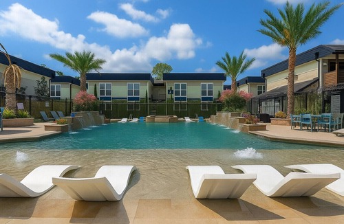 North Houston Apartment | Resort Style 2BR Stay w/BBQ, Gym & Sparkling Pool