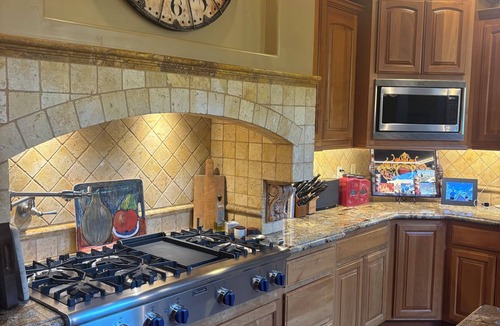 Folsom House | Resort style 4 bedroom home in Hillcrest gated community with pool and spa