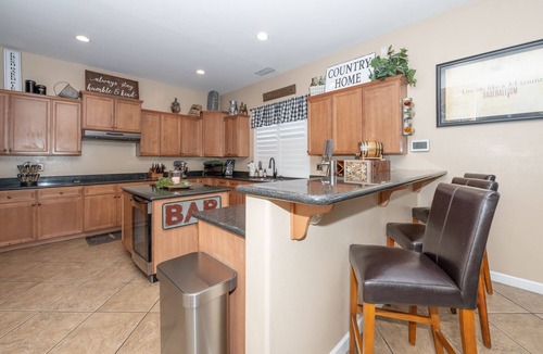 Litchfield Park House | Resort Style - Batting Cage - Pickleball Court - Pool - 10 min Spring Training