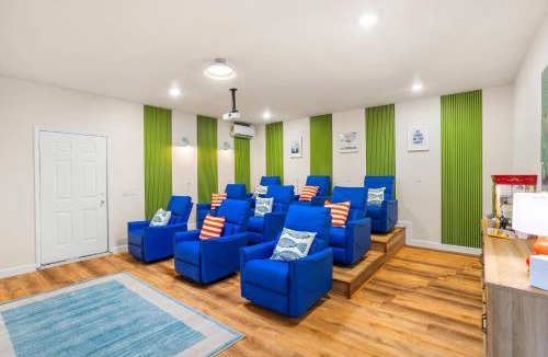 Lake Dallas House | Resort Style Backyard Pool Pickleball Court