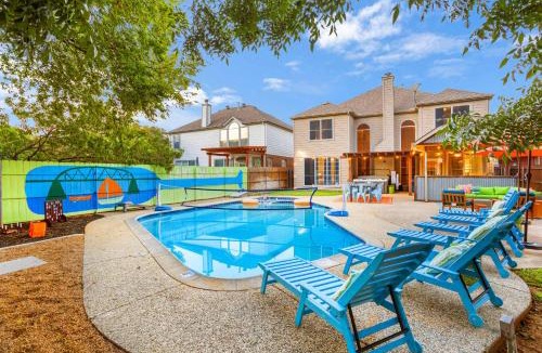 Lake Dallas House | Resort Style Backyard Pool Pickleball Court