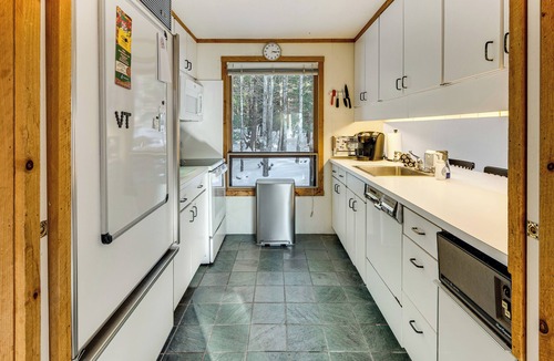 Quechee House | Resort-Style Community! Quechee Chalet w/Deck