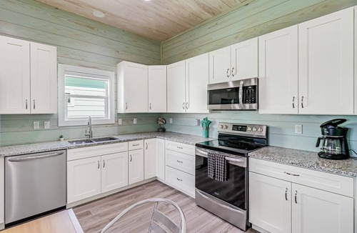 Rockport House | Resort-style community home with water views, pool, & kayaks - snowbird friendly