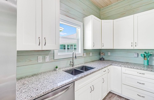 Rockport House | Resort-style community home with water views, pool, & kayaks - snowbird friendly