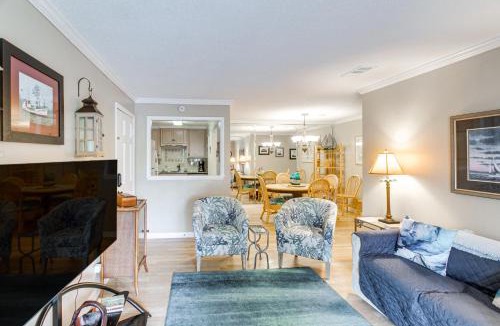 Demere Park House | Resort-Style Condo in St Simons ~ 1 Mi to Pier!
