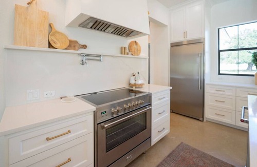 Naumanns Camp House | Resort Style Escape | Hot Tub, Winery, Golf Access